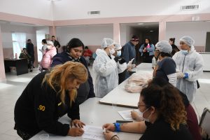 Finalidad Social: El Gobierno entregó merluza de manera gratuita a vecinos de todas las localidades de Santa Cruz