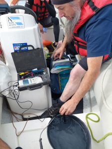 Ambiente e INTA Santa Cruz colaboran en un mapeo nacional de microplásticos en cursos y cuerpos de agua