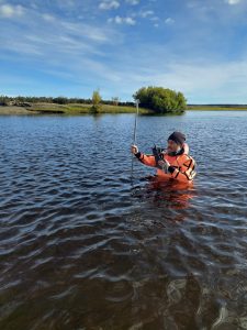 Ambiente e INTA Santa Cruz colaboran en un mapeo nacional de microplásticos en cursos y cuerpos de agua