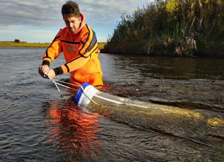 Ambiente e INTA Santa Cruz colaboran en un mapeo nacional de microplásticos en cursos y cuerpos de agua