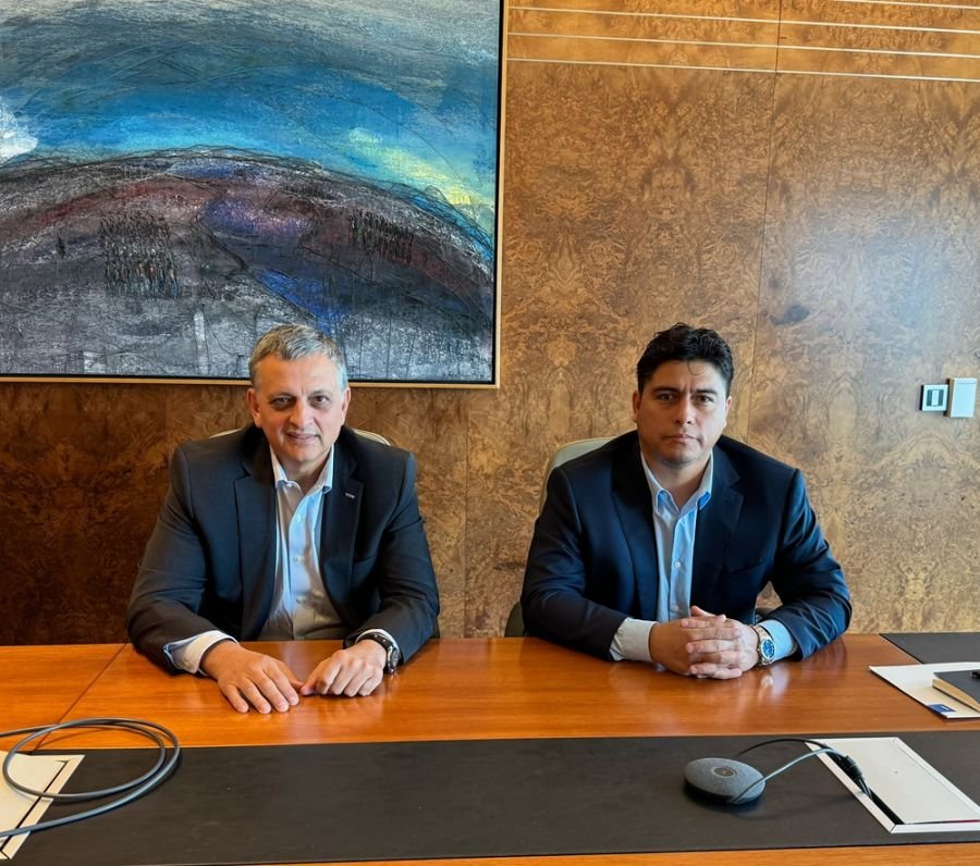 Vidal con el CEO de YPF: “No tiene que dejar de producir"