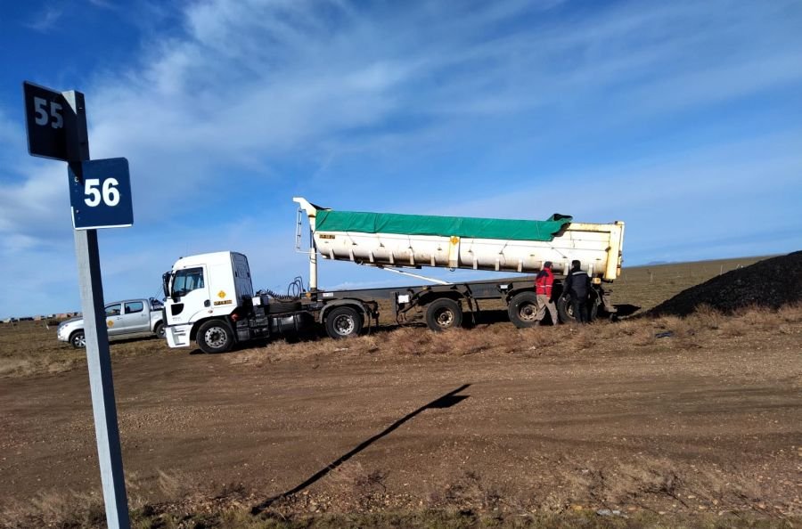 El Gobierno entregó carbón a vecinos del Barrio Chimen Aike de Río Gallegos