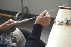 María Márquez: una vida tejiendo identidad santacruceña