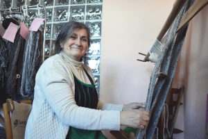 María Márquez: una vida tejiendo identidad santacruceña