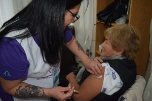 Salud desarrolla jornada de vacunación en el Club Hispano Americano