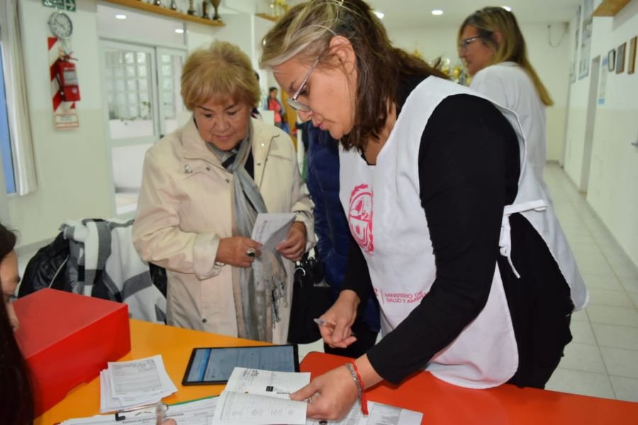 Salud desarrolla jornada de vacunación en el Club Hispano Americano