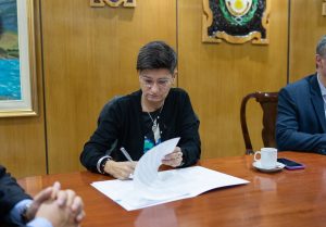 Vidal firmó un convenio con la Universidad Nacional de la Patagonia Austral