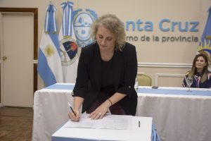 Eficiencia y transparencia: el Gobierno firmó el convenio con la obra social santacruceña