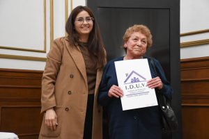 El sueño de la casa propia: Vidal entregó escrituras a familias de la provincia