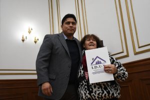 El sueño de la casa propia: Vidal entregó escrituras a familias de la provincia
