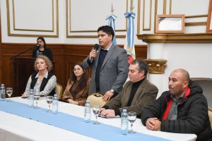 El sueño de la casa propia: Vidal entregó escrituras a familias de la provincia