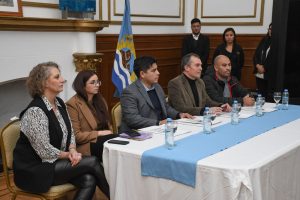 El sueño de la casa propia: Vidal entregó escrituras a familias de la provincia