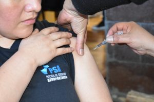 Salud realizó vacunación en el Aeropuerto de Río Gallegos