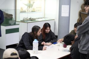 Los dinosaurios asombraron a los estudiantes en las charlas por el Día de los Museos