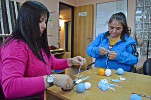 Cultura obsequió escarapelas confeccionadas por artesanas de PREPAP