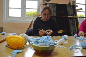 Cultura obsequió escarapelas confeccionadas por artesanas de PREPAP