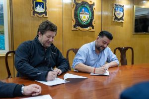 Vidal firmó convenio con el Municipio de 28 de Noviembre para construir un nuevo Hospital Modular