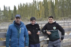 Dos estudiantes santacruceños parten rumbo a Francia representando a la Argentina