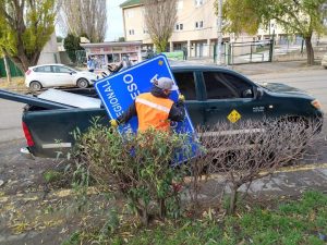 Vialidad Provincial colocó cartelería de señalización en el Hospital Regional