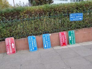 Vialidad Provincial colocó cartelería de señalización en el Hospital Regional