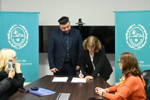 Salud y la UNPA firmaron un convenio para realizar consultorías en hospitales