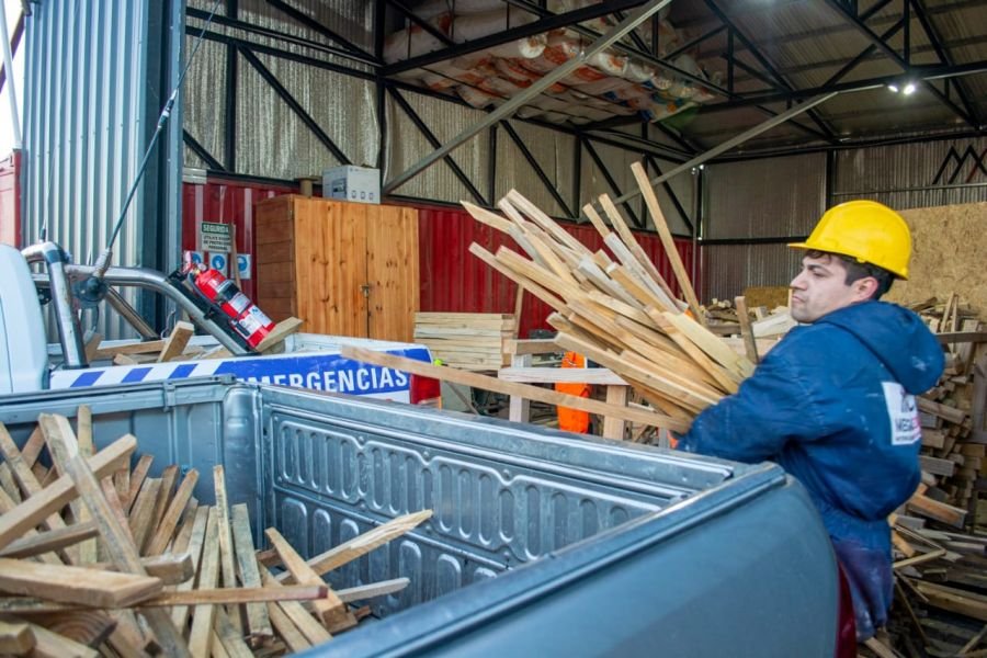 Desarrollo Social continúa con la entrega de leña