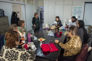 Desarrollo Social mantuvo un encuentro con tejedoras del CIC Belén