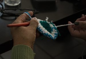 Desarrollo Social mantuvo un encuentro con tejedoras del CIC Belén