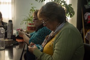 Desarrollo Social mantuvo un encuentro con tejedoras del CIC Belén