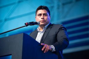 Desde el cambio de paradigma hasta la reactivación económica: el camino de Claudio Vidal en Santa Cruz