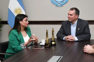 Álvarez recibió a la ganadora del Premio Martín Fierro Federal en Casa de Gobierno