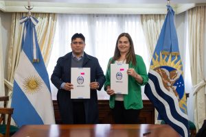 Plan de obras en Santa Cruz: Vidal firmó convenio con las localidades de Perito Moreno, Koluel Kayke y Tres Lagos