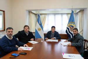 Plan de obras en Santa Cruz: Vidal firmó convenio con las localidades de Perito Moreno, Koluel Kayke y Tres Lagos