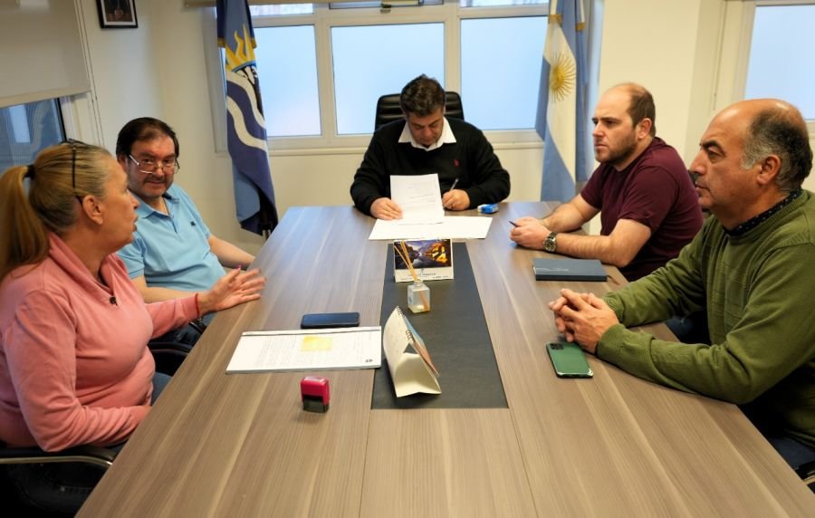 Producción firmó convenios con Perito Moreno para potenciar las áreas locales de Comercio, Transporte y Turismo