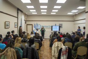 Realizaron conversatorio sobre políticas públicas para un trato digno a los adultos mayores en Santa Cruz