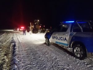 Exitoso rescate de siete efectivos de la Policía varados en la nieve gracias al esfuerzo conjunto