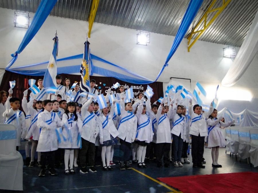 Ex combatientes de Malvinas, invitados a la promesa de la bandera en escuelas de Río Gallegos