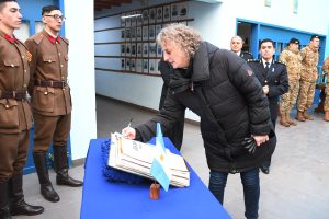 Escuela de Policía: 78 cadetes de segundo año juraron la bandera