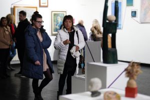 Inauguraron "Arte de Colección", un recorrido por la historia del arte en Santa Cruz