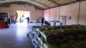 Emergencia climática: El Gobierno Provincial distribuye forraje para el ganado de Santa Cruz