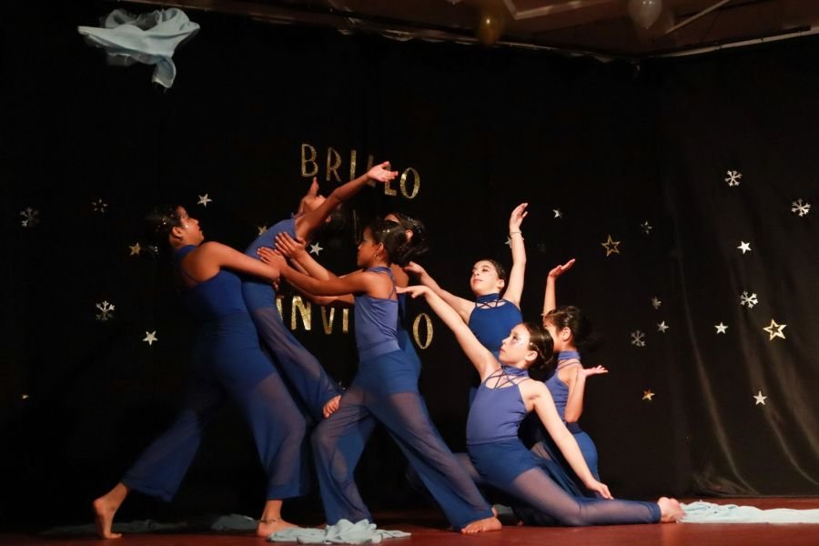 Las bailarinas de la Escuela Provincial de Danzas protagonizaron en “Brillos de Invierno"