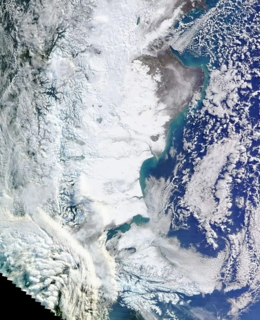 Impactante: una foto de la NASA muestra cómo se ve Santa Cruz tapada de nieve