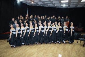 Esplendor Patrio: El Cuerpo Estable de la Escuela de Danzas presentó el Pericón Nacional