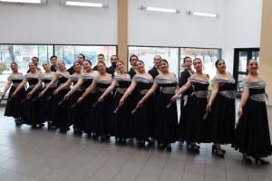 Esplendor Patrio: El Cuerpo Estable de la Escuela de Danzas presentó el Pericón Nacional