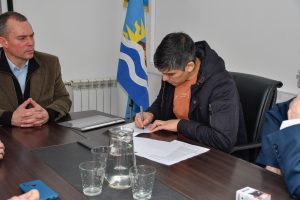 Distrigas S.A. firmó convenio con el Municipio de 28 de Noviembre para extender redes de gas