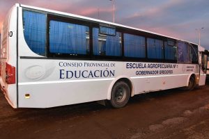 Llegaron colectivos de la Escuela Agropecuaria N°1 para ser reparados en la ciudad capital