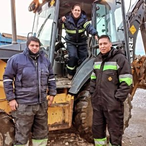 Conocé a Daiana: es maquinista de Vialidad Provincial y trabaja en el operativo invernal en Santa Cruz