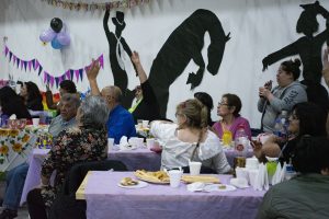 Mes de la Igualdad: adultos mayores celebraron el carnaval de invierno
