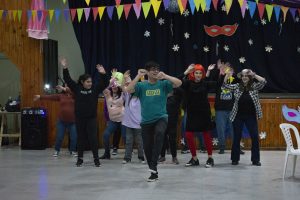 Mes de la Igualdad: adultos mayores celebraron el carnaval de invierno