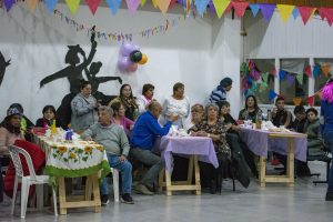 Mes de la Igualdad: adultos mayores celebraron el carnaval de invierno